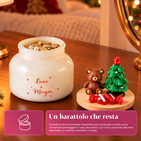 Candela Profumata in Barattolo di Vetro con Coperchio Decorato – Fragranze Pino, Cannella e Vaniglia – Contenitore Riutilizzabile con Scritta