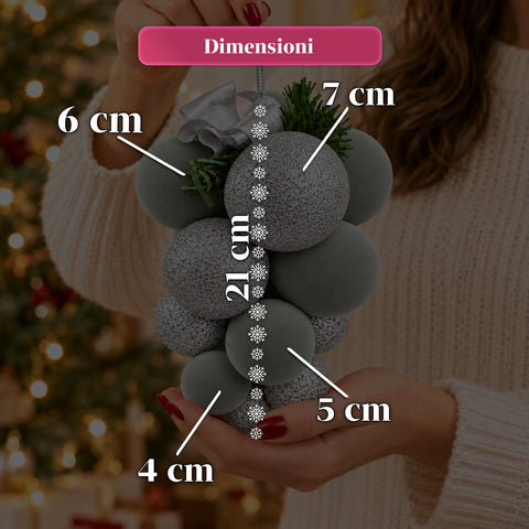 Függeszthető karácsonyi gömbcsokor 17 darab, 4–7 cm-es gömbbel, masnival és drótkampóval: piros, arany vagy ezüst színben