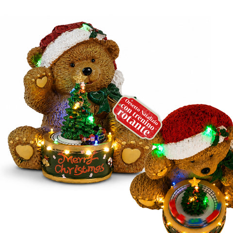 Világító karácsonyi mackó forgó kisvonattal és zenélő szerkezettel, Teddy XMAS Bear Station, 20,5 cm-es LED-es polirezin karácsonyi dekoráció